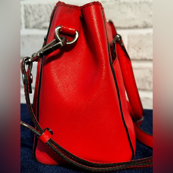 MCM Poppy Leather Elda Tote/Crossbody - Picture 5 of 17